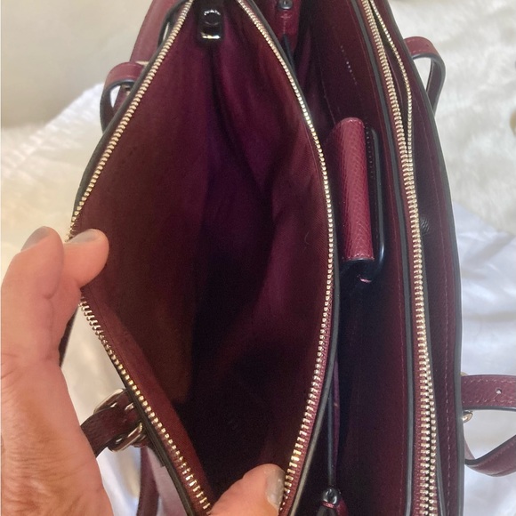 COACH Classic oxblood leather hand/shoulder/crossbody bag holds laptop. - Picture 5 of 12